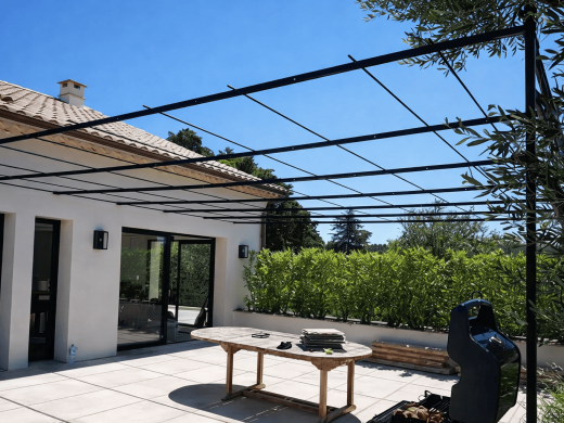 Pergola, marquise et tonnelle en fer forgé à Cannes : fabrication artisanale sur mesure