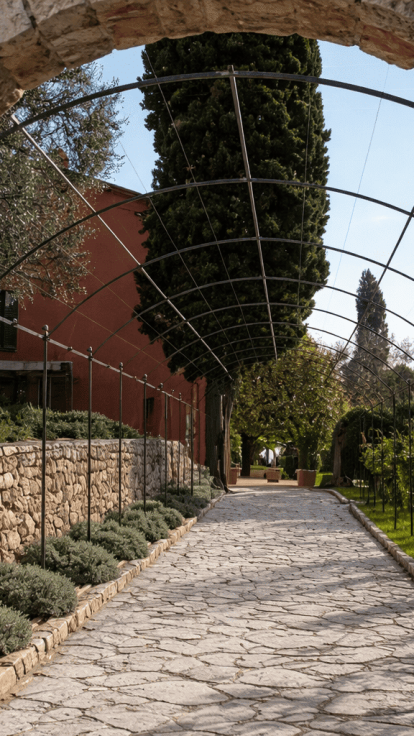 Pergola, marquise et tonnelle en fer forgé à Cannes : fabrication artisanale sur mesure