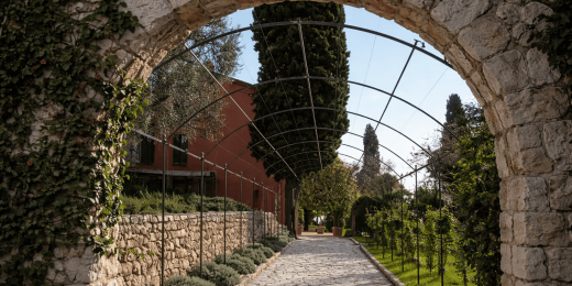 Pergola, marquise et tonnelle en fer forgé à Cannes : fabrication artisanale sur mesure
