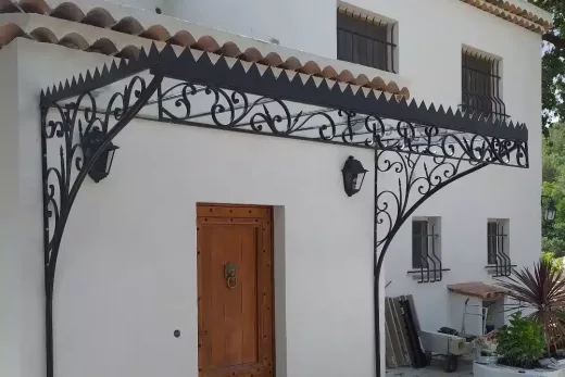 Ferronnerie d&#8217;art à Valbonne : quand l&#8217;artisanat sublime votre habitat